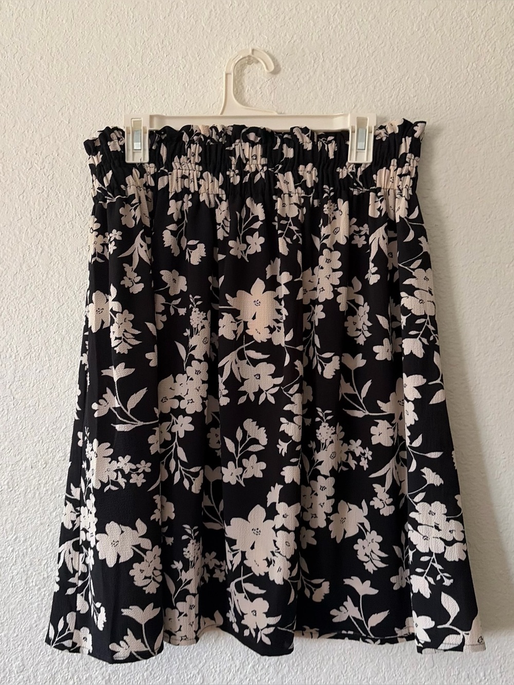 LulaRoe NWT woman’s Black and Cream Floral Smocked Waist Skirt size M